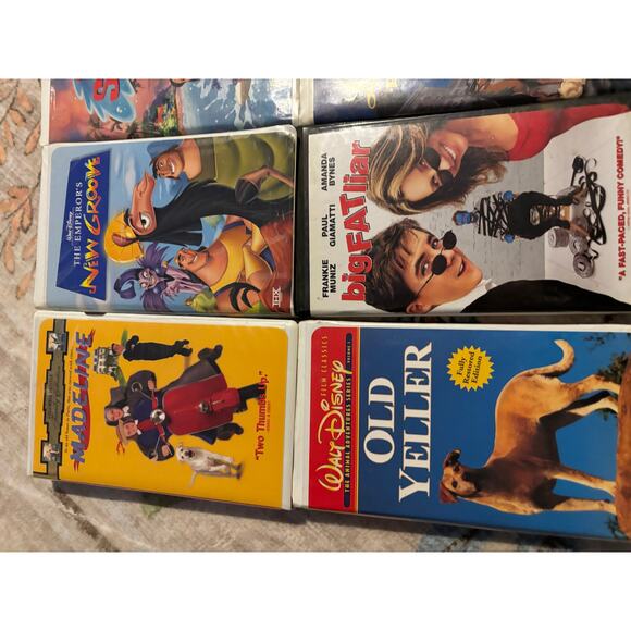 Vtg VHS kids/fam movie bundle(8) Old yeller Lilo stitch Emperor New Groove more - Picture 4 of 4